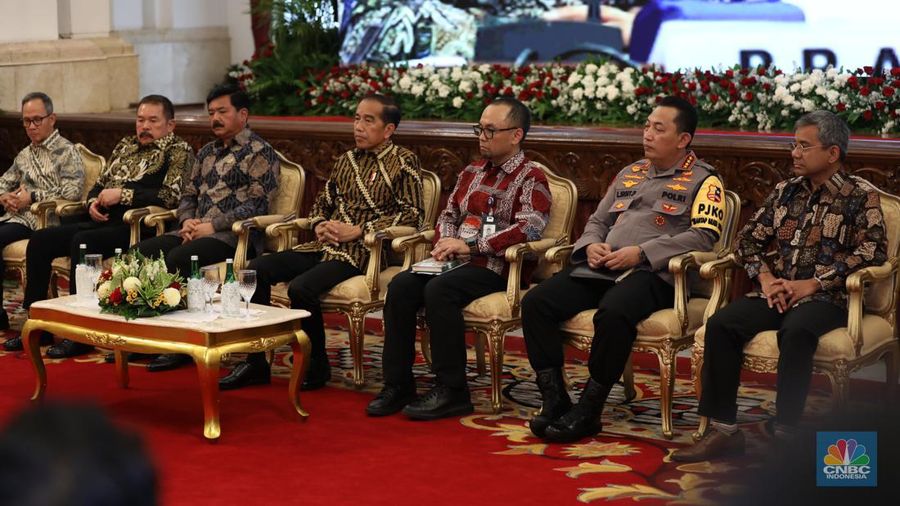 Presiden Joko Widodo (Jokowi) menghadiri peringatan 22 Tahun Gerakan Nasional Anti Pencucian Uang dan Pencegahan Pendanaan Terorisme (APU PPT)di Istana Negara, Rabu (17/4/2024). (CNBC Indonesia/Tri Susilo)