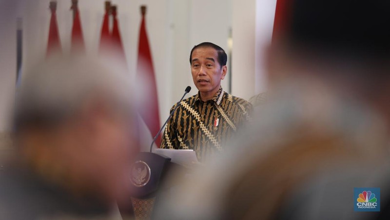 Presiden Joko Widodo (Jokowi) menghadiri peringatan 22 Tahun Gerakan Nasional Anti Pencucian Uang dan Pencegahan Pendanaan Terorisme (APU PPT)di Istana Negara, Rabu (17/4/2024). (CNBC Indonesia/Tri Susilo)