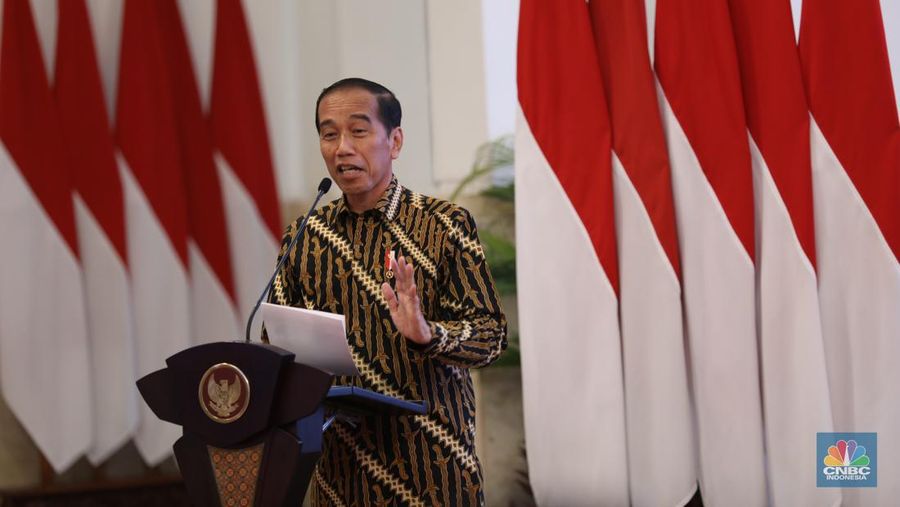 Presiden Joko Widodo (Jokowi) menghadiri peringatan 22 Tahun Gerakan Nasional Anti Pencucian Uang dan Pencegahan Pendanaan Terorisme (APU PPT)di Istana Negara, Rabu (17/4/2024). (CNBC Indonesia/Tri Susilo)