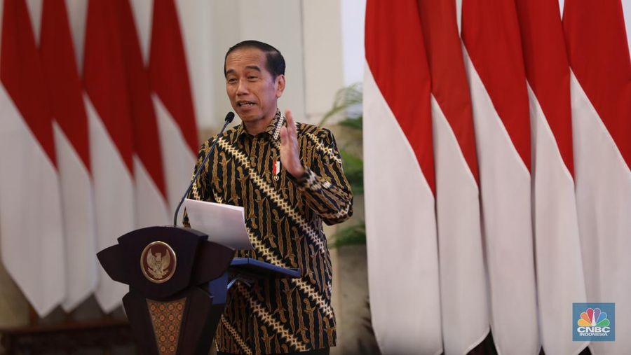 Presiden Joko Widodo (Jokowi) menghadiri peringatan 22 Tahun Gerakan Nasional Anti Pencucian Uang dan Pencegahan Pendanaan Terorisme (APU PPT)di Istana Negara, Rabu (17/4/2024). (CNBC Indonesia/Tri Susilo)