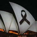 Australia Berduka, Pita Hitam Menyala di Opera House Sydney