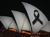 Australia Berduka, Pita Hitam Menyala di Opera House Sydney
