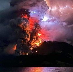 Naik Status ke Level Awas! Detik-Detik Mencekam Gunung Ruang Erupsi