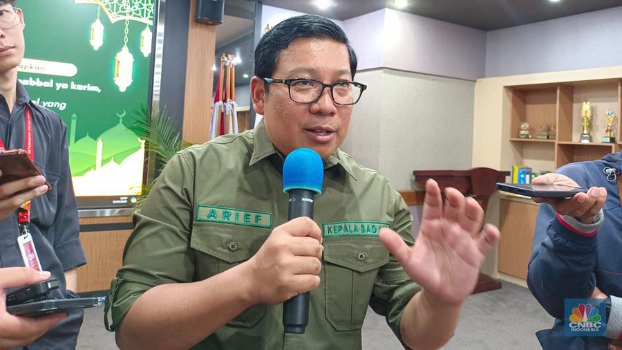 Kepala Badan Pangan Nasional (Bapanas) Arief Prasetyo Adi saat Halalbihalal di kantornya, Jakarta, Kamis (18/4/2024). (CNBC Indonesia/Martyasari Rizky)