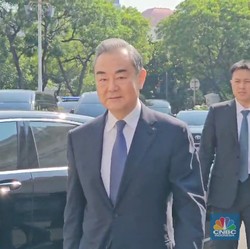 Menlu China Wang Yi Temui Jokowi di Istana, Ada Apa?