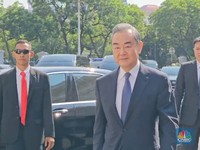 Menlu China Wang Yi Temui Jokowi di Istana, Ada Apa?