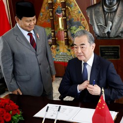 Foto: Usai Temui Jokowi, Menlu China Wang Yi Langsung Sowan ke Prabowo