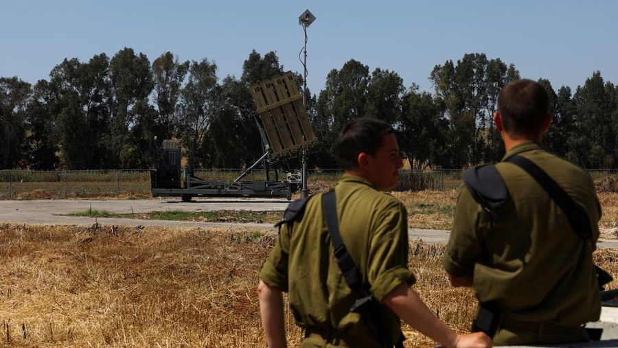 Pemandangan baterai anti-rudal Iron Dome, dekat Ashkelon, di Israel selatan 17 April 2024. (REUTERS/Hannah McKay)