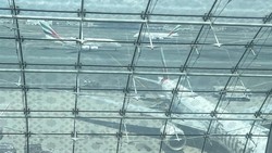 Penumpang Terjebak di Bandara Dubai Andalkan Makanan dari Duty Free