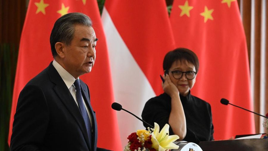 Pertemuan bilateral Menlu China Wang Yi dan Menlu RI Retno Marsudi di Kementerian Luar Negeri (Kemlu), Jakarta Pusat, Kamis (18/4/2024). (Dok. Kemenlu RI)