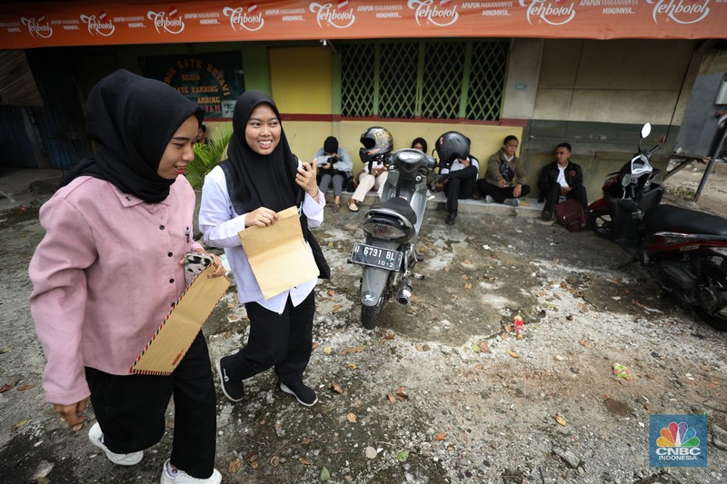 Suasana antrean calon pelamar kerja Shilin di kawasan Jakarta, Kamis (18/4/2024). Suasana antrean calon pelamar kerja Shilin di kawasan Jakarta, Kamis (18/4/2024). (CNBC Indonesia/Tri Susilo)