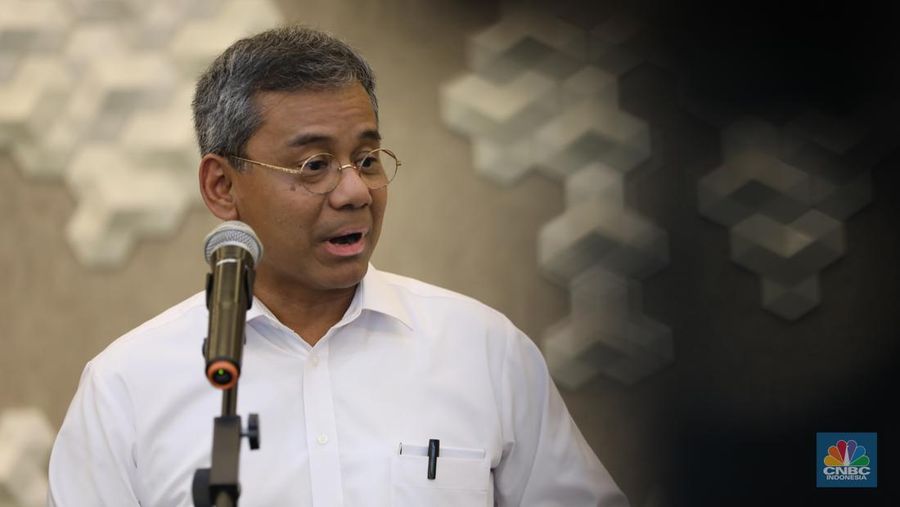 Wakil menteri Keuangan, Suahasil Nazara dalam Konferensi Pers terkait Perkembangan Isu Perekonomian Terkini di Gedung Ali Wardhana pada Kamis (18/4/2024). (²©²ÊÍøÕ¾/Tri Susilo)