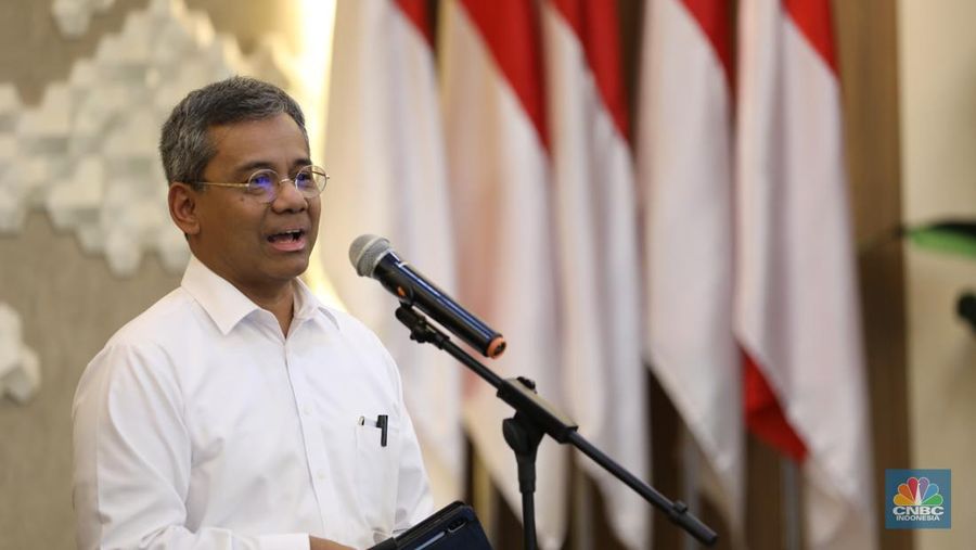 Wakil menteri Keuangan, Suahasil Nazara dalam Konferensi Pers terkait Perkembangan Isu Perekonomian Terkini di Gedung Ali Wardhana pada Kamis (18/4/2024). (²©²ÊÍøÕ¾/Tri Susilo)
