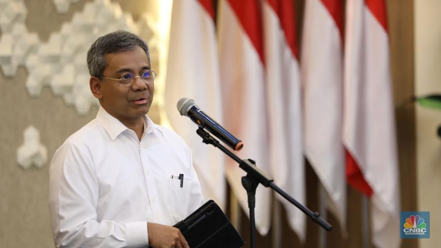 Wakil menteri Keuangan, Suahasil Nazara dalam Konferensi Pers terkait Perkembangan Isu Perekonomian Terkini di Gedung Ali Wardhana pada Kamis (18/4/2024). (²©²ÊÍøÕ¾/Tri Susilo)