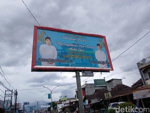 Baliho Bobby Bareng Kepala Bapenda Medan dan Relawan Mejeng di Madina