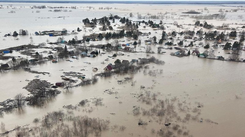 Banjir di Kazakhstan pada Rabu (17/4) waktu setempat. Proses evakuasi masih berlanjut di wilayah Kazakhstan Utara, Aktobe, hingga Kazakhstan Barat. (REUTERS/Tamara Vaal)