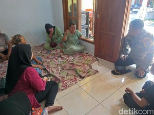 Pilu Een Saat Lihat Suami dan Anak Tercebur ke Kalimas Bersama Motornya