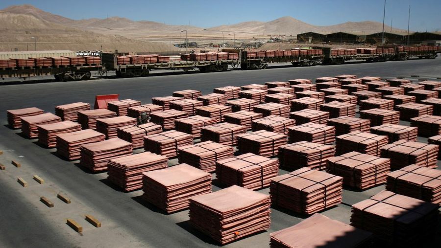 FILE PHOTO: Sheets of copper cathode are seen at the copper cathode plant inside the La Escondida copper mine near Antofagasta, some 1,545 km (980 miles) north of Santiago city and 3,100 meters (10,170 feet) above sea level, March 31, 2008.REUTERS/Ivan Alvarado/File Photo