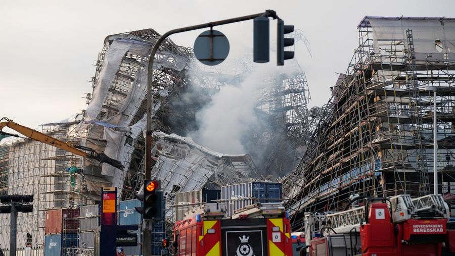 A smoke rises from the ruins of the Old Stock Exchange building Boersen, after the outer walls collapsed in a fire, in Copenhagen, Denmark April 19, 2024. Ritzau Scanpix/Emil Helms via REUTERS    ATTENTION EDITORS - THIS IMAGE WAS PROVIDED BY A THIRD PARTY. DENMARK OUT. NO COMMERCIAL OR EDITORIAL SALES IN DENMARK.