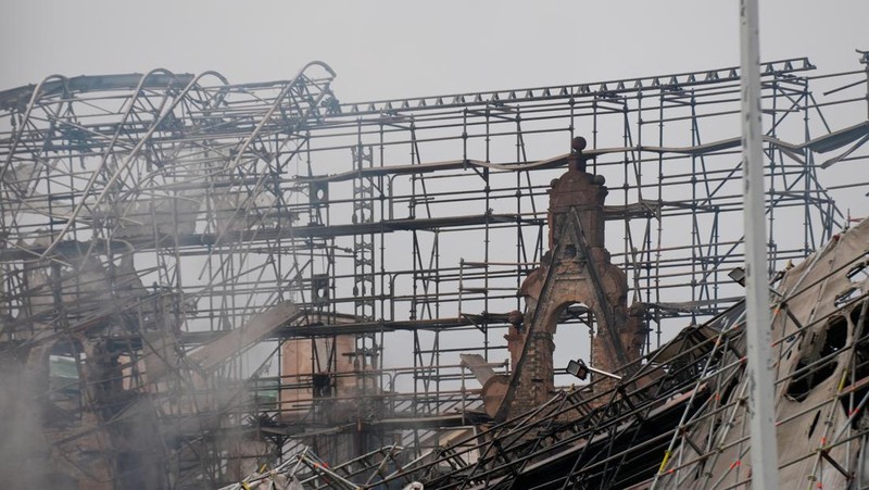 A smoke rises from the ruins of the Old Stock Exchange building Boersen, after the outer walls collapsed in a fire, in Copenhagen, Denmark April 19, 2024. Ritzau Scanpix/Emil Helms via REUTERS    ATTENTION EDITORS - THIS IMAGE WAS PROVIDED BY A THIRD PARTY. DENMARK OUT. NO COMMERCIAL OR EDITORIAL SALES IN DENMARK.