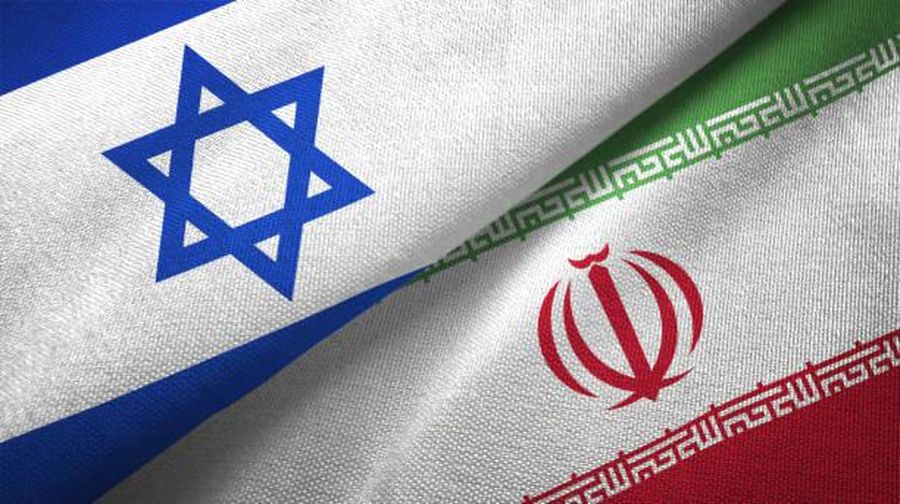Foto Kolase Bendera Israel dan Iran. (Getty Images/iStockphoto/Oleksii Liskonih)