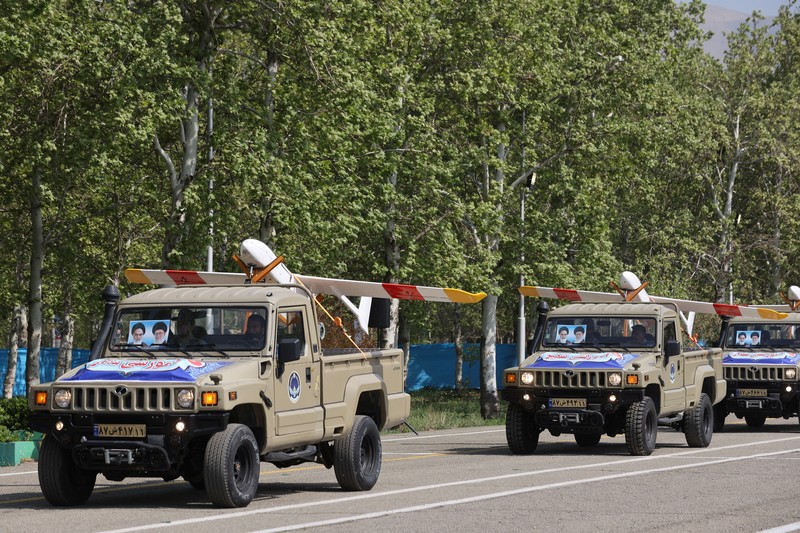 Iran memamerkan drone, rudal, dan tentara pada upacara parade Hari Tentara Nasional di Teheran, Iran, (17/4/2024) waktu setempat. (via REUTERS/Majid Asgaripour)