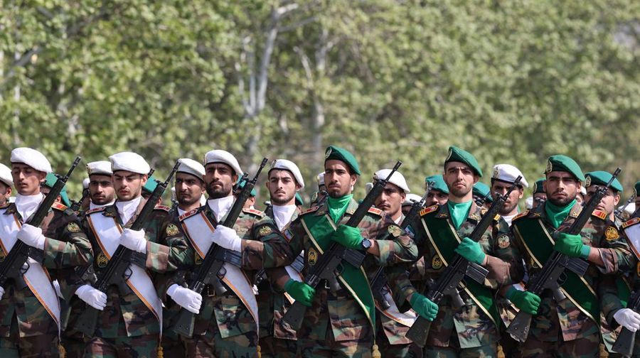 Iran memamerkan drone, rudal, dan tentara pada upacara parade Hari Tentara Nasional di Teheran, Iran, (17/4/2024) waktu setempat. (via REUTERS/Majid Asgaripour)