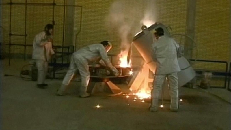Military personnel stand guard at a nuclear facility in the Zardanjan area of Isfahan, Iran, April 19, 2024, in this screengrab taken from video.  WANA (West Asia News Agency) via REUTERS   ATTENTION EDITORS - THIS PICTURE WAS PROVIDED BY A THIRD PARTY. IRAN OUT. NO COMMERCIAL OR EDITORIAL SALES IN IRAN