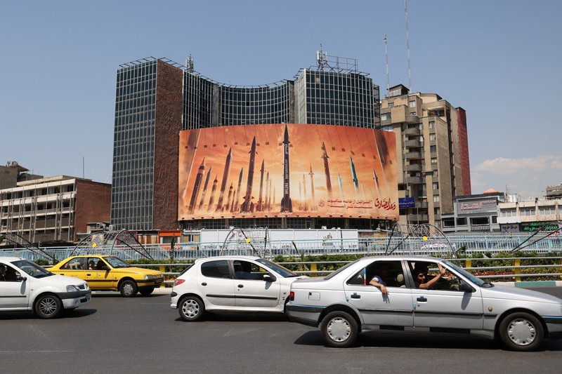 ISRAEL-PALESTINIANS/IRAN An anti-Israel billboard with a picture of Iranian missiles is seen on a street in Tehran, Iran April 19, 2024. Majid Asgaripour/WANA (West Asia News Agency) via REUTERS ATTENTION EDITORS - THIS IMAGE HAS BEEN SUPPLIED BY A THIRD PARTY. ATTENTION EDITORS - THIS PICTURE WAS PROVIDED BY A THIRD PARTY.