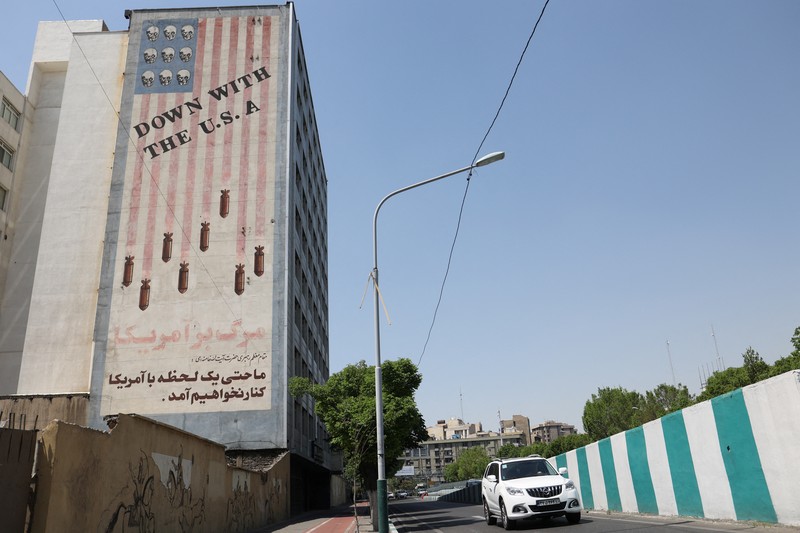 ISRAEL-PALESTINIANS/IRAN An anti-Israel billboard with a picture of Iranian missiles is seen on a street in Tehran, Iran April 19, 2024. Majid Asgaripour/WANA (West Asia News Agency) via REUTERS ATTENTION EDITORS - THIS IMAGE HAS BEEN SUPPLIED BY A THIRD PARTY. ATTENTION EDITORS - THIS PICTURE WAS PROVIDED BY A THIRD PARTY.