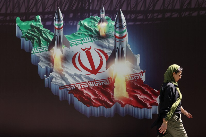 ISRAEL-PALESTINIANS/IRAN An anti-Israel billboard with a picture of Iranian missiles is seen on a street in Tehran, Iran April 19, 2024. Majid Asgaripour/WANA (West Asia News Agency) via REUTERS ATTENTION EDITORS - THIS IMAGE HAS BEEN SUPPLIED BY A THIRD PARTY. ATTENTION EDITORS - THIS PICTURE WAS PROVIDED BY A THIRD PARTY.