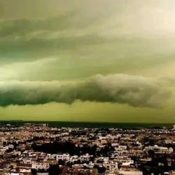 Langit Dubai Tiba-Tiba Hijau saat Diterjang Banjir, Ini Penyebabnya