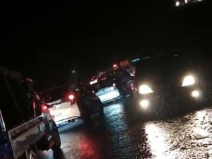 Longsor Tutup Jalur Poros Maros-Bone di Tompo Ladang, Lalu Lintas Lumpuh