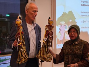 Risma Cerita Kepemimpinan Jadi Walkot-Mensos di Universitas Hamburg Jerman