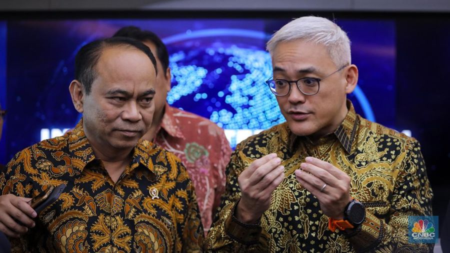 Menteri Komunikasi dan Informatika, Budi Arie Setiadi di kantor Kementerian Komunikasi dan Informatika, Jakarta, Jumat (19/4/2024). (CNBC Indonesia/Faisal Rahman)