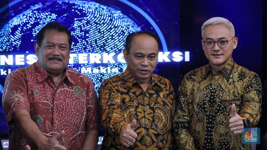 Menteri Komunikasi dan Informatika, Budi Arie Setiadi di kantor Kementerian Komunikasi dan Informatika, Jakarta, Jumat (19/4/2024). (CNBC Indonesia/Faisal Rahman)