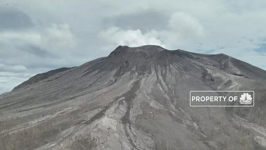 Berdasarkan sistem informasi pemantauan gunung api, Gunung Ruang terlihat jelas hingga tertutup kabut pada hari ini (19/4). 
Teramati asap kawah utama berwarna putih dengan intensitas sedang hingga tebal tinggi sekitar 50-100 meter dari puncak gunung. Cuaca berawan, angin lemah ke arah selatan.