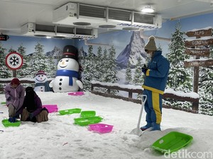 Serunya Bermain Salju di Frozenland di Trans Studio Bandung