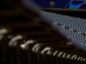 Dikecam! Petugas Keamanan Barcelona Bersikap Kasar ke Suporter PSG