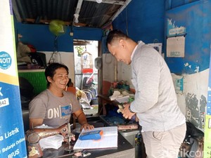 Kala Tukang Jahit Jadi Kurir Transfer Uang Para Kuli Bangunan