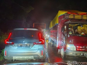 Longsor Susulan di Tompo Ladang Malam Ini, Lalin Kembali Macet 1,2 Kilometer
