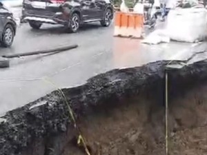 Badan Jalan Padang-Bukittinggi Amblas di Kelok Hantu