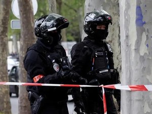 Pria Ditangkap Usai Ancam Ledakkan Diri dalam Konsulat Iran di Paris
