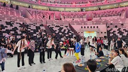 Momen Megawati dan Red Sparks Seru-seruan Bareng Fans di Indonesia Arena