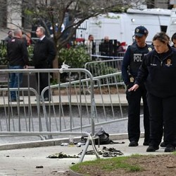 Ngeri! Pria Bakar Diri di Depan Gedung Persidangan Pidana Donald Trump
