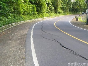Ada Retakan di Jalur Gumitir Jember, Kendaraan Berat Diimbau Lewat Pantura