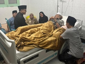 Jenguk Pimpinan Ponpes Al Falah Ploso, MenPAN-RB: Kita Doakan Sehat Selalu