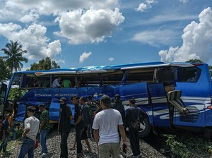Bus Tertabrak Kereta Api di Sumsel, 4 Orang Tewas