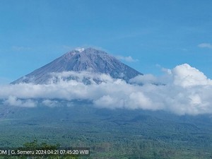 Mengenal 7 Gunung Api Aktif di Jatim, Waspadai Statusnya