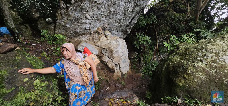 'Kartini' di Gunung Bogor Berjualan Demi Bertahan Hidup. (CNBC Indonesia/Suhendra) 'Kartini' di Gunung Bogor Berjualan Demi Bertahan Hidup. (CNBC Indonesia/Suhendra)